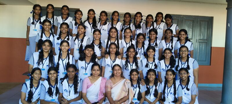 പ്രമാണം:22076 LK batch10.jpg