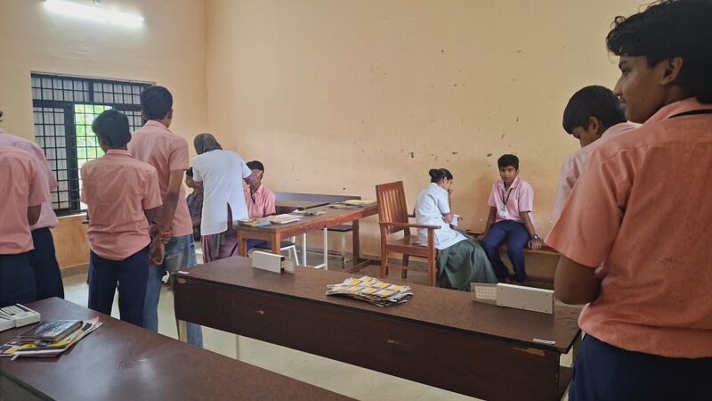 പ്രമാണം:25121 Eyetest.jpg