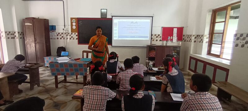 പ്രമാണം:26342-hitech smart class.jpg