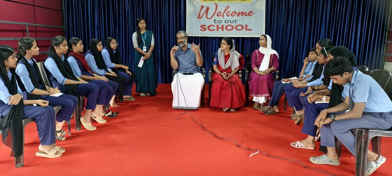 പ്രമാണം:28034 reading day2.jpg