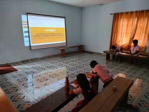 36221 hightech class.jpg