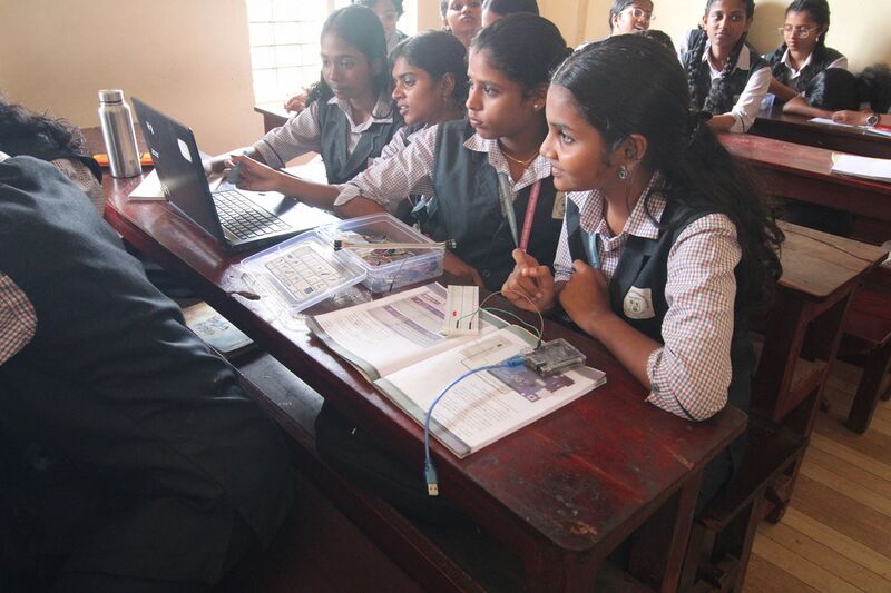 പ്രമാണം:37001-Robotics Class-2.jpg