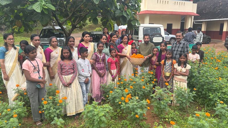 പ്രമാണം:38098 onam.jpg