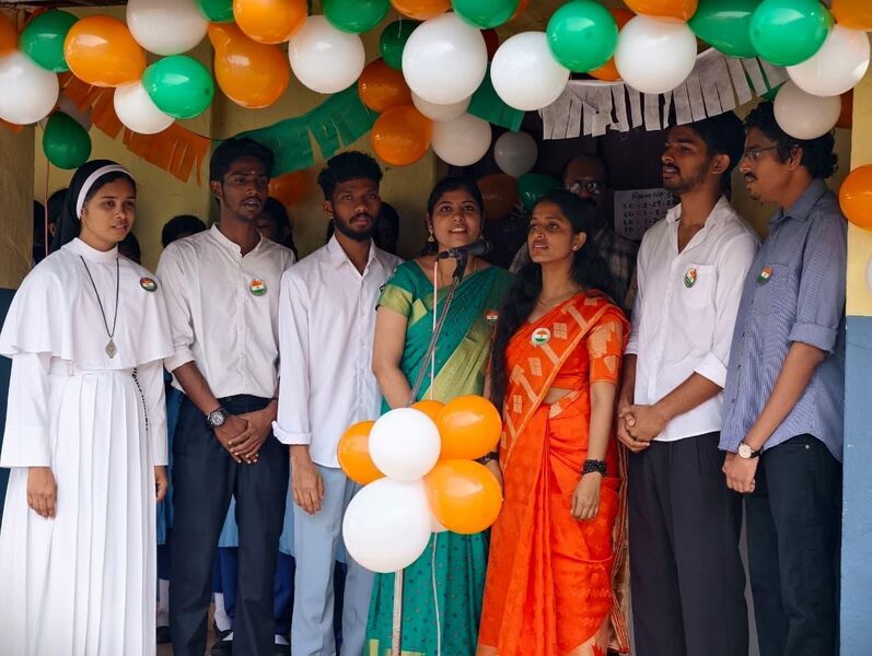 പ്രമാണം:Independence day jpeg 3.jpg