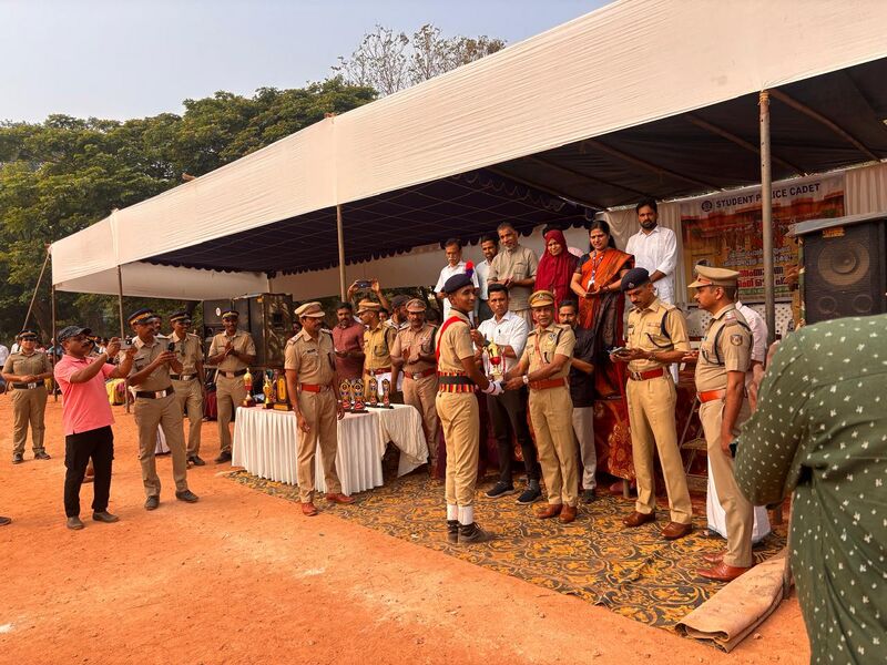 പ്രമാണം:12031 spc passingout parade2.jpg