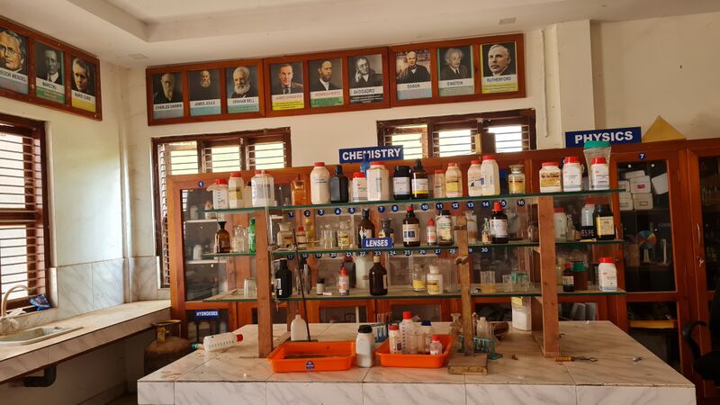പ്രമാണം:14031 sciencelab1.jpg