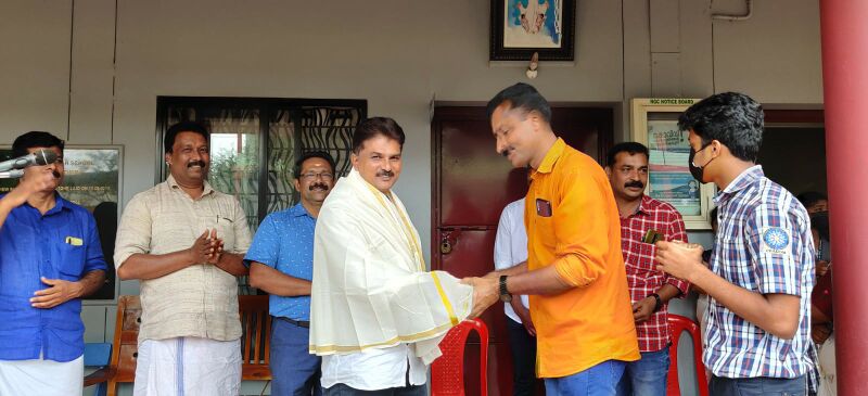 പ്രമാണം:15051 teachre.jpg