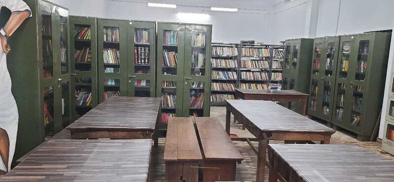 പ്രമാണം:16011 library 2.resized.jpg