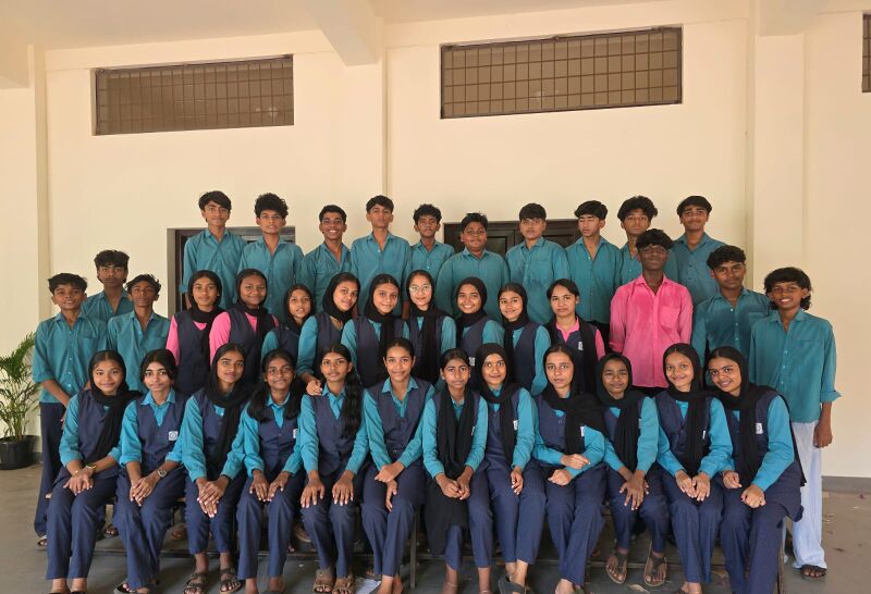 പ്രമാണം:19032 lk 2024 27 batch.jpg