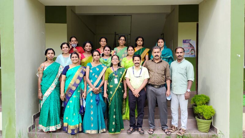 പ്രമാണം:34024 HSS Teacher's.jpg