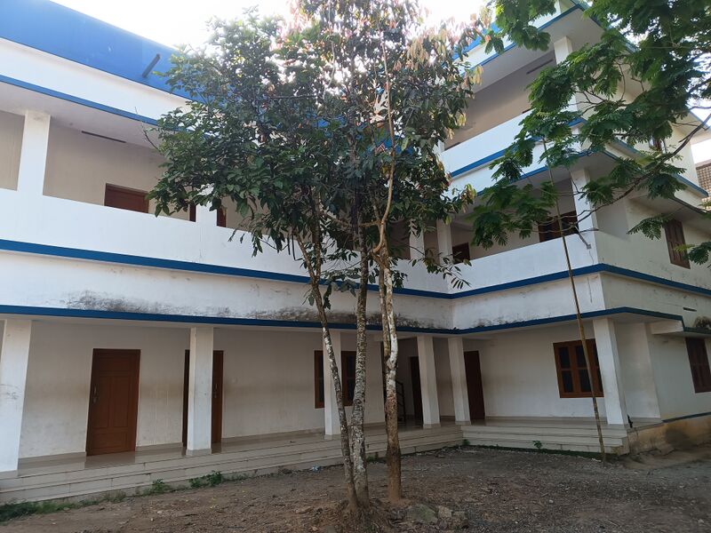 പ്രമാണം:37059 school building.jpg