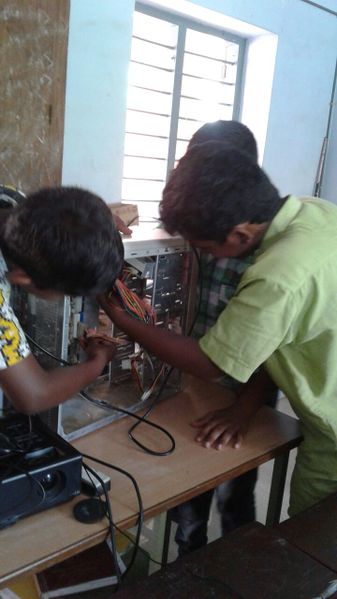 പ്രമാണം:41079kuttykoottam training2.jpg