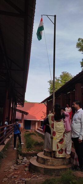 പ്രമാണം:42040AUG15 2.jpg