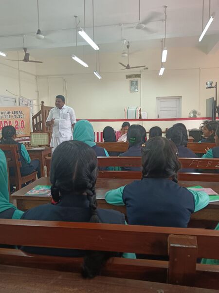 പ്രമാണം:42042 court01.jpg