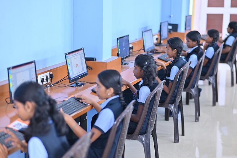 പ്രമാണം:42447-computer class.jpg