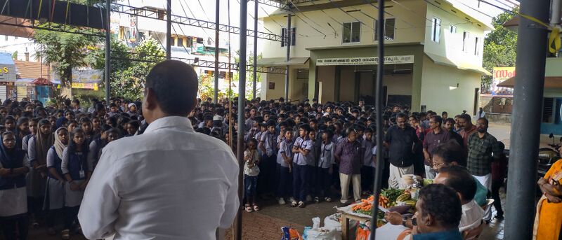 പ്രമാണം:Kalavara niraykal.jpg