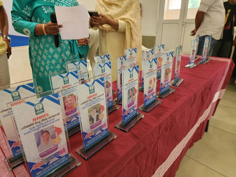 പ്രമാണം:Pr kkd 47087 awards.jpg