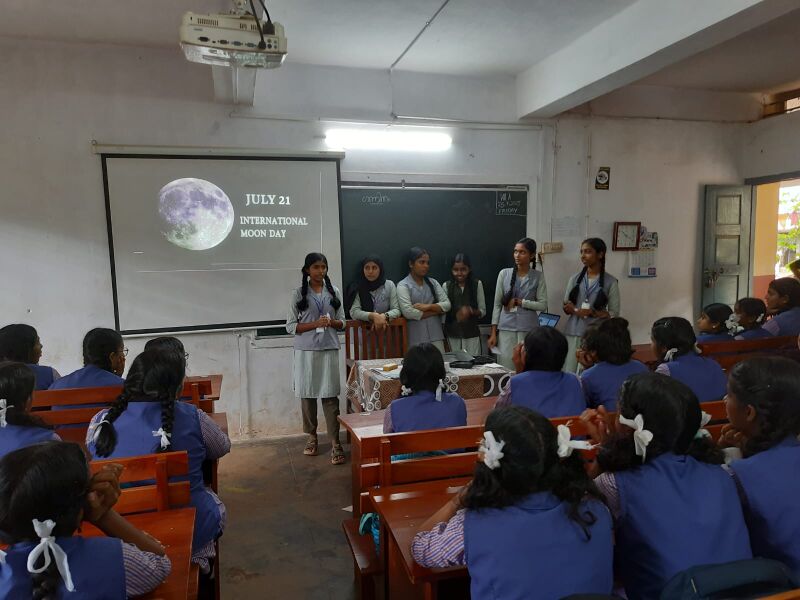 പ്രമാണം:13098 moon p.jpg