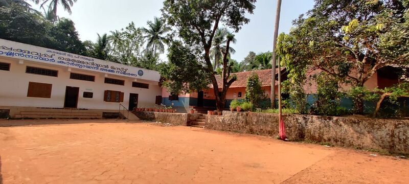പ്രമാണം:16753-schoolMain.jpg