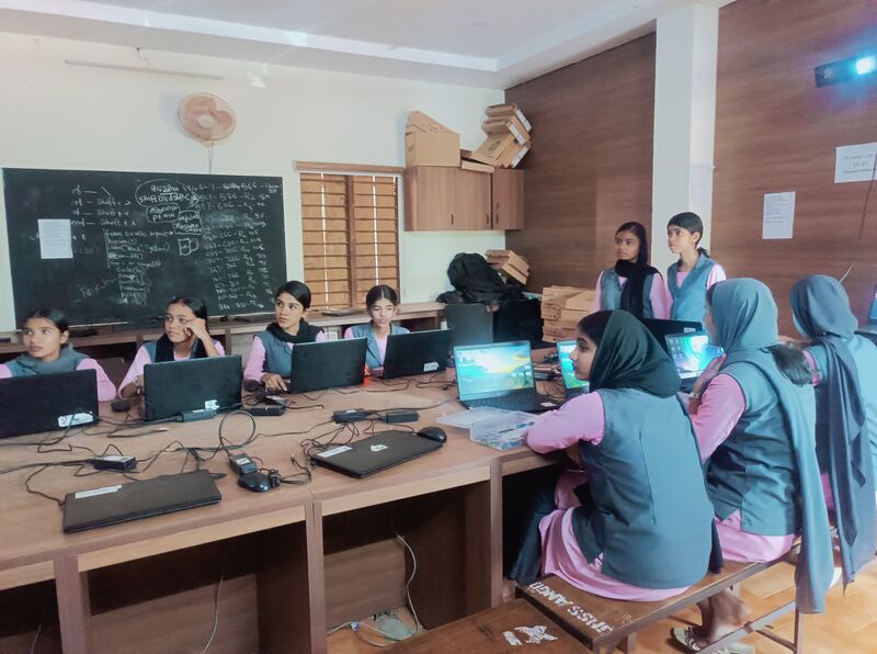 പ്രമാണം:18061 LK9RBT2.jpg