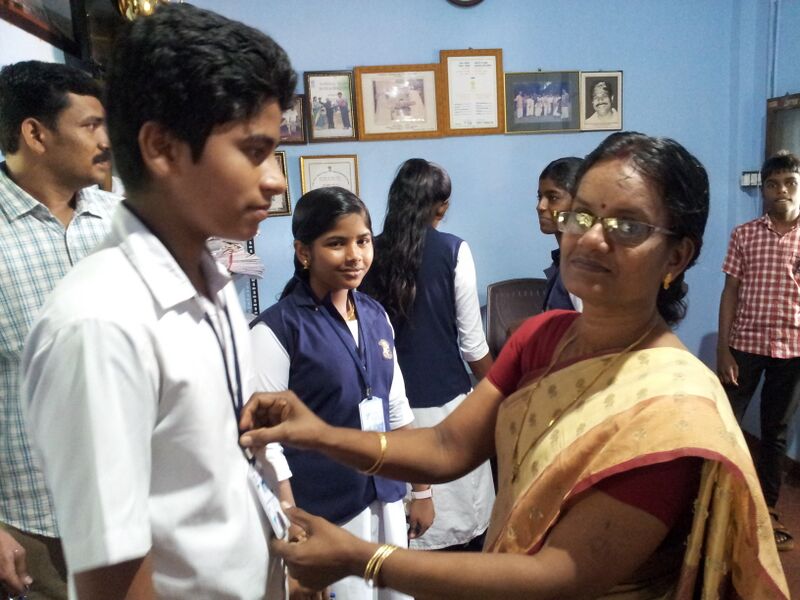 പ്രമാണം:19068 LK ID DISTRIBUTION.jpg