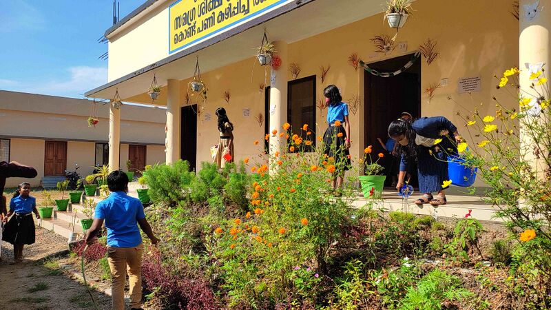 പ്രമാണം:27233 sw.jpg