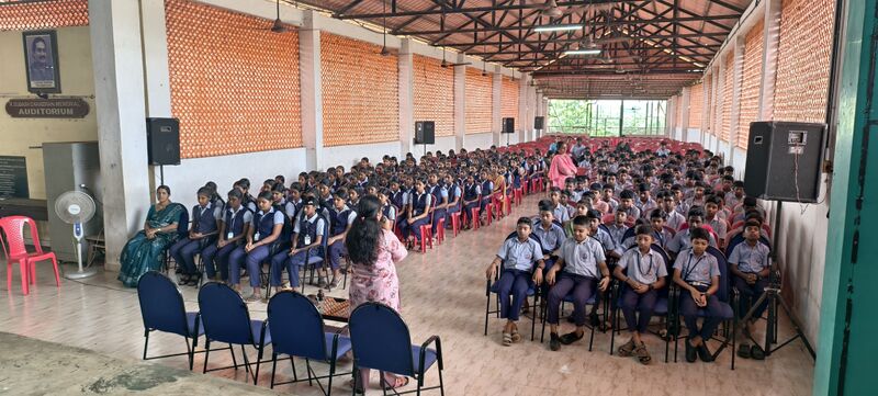 പ്രമാണം:33064 MGMLKTR YOGA DAY PIC6.jpg
