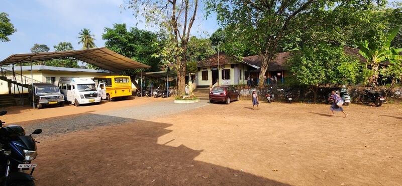 പ്രമാണം:33317 SCHOOL.jpg