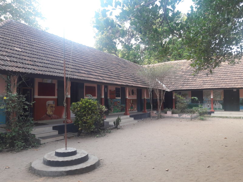 പ്രമാണം:41205 schoolphoto.jpeg