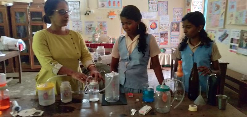 പ്രമാണം:EXPRIMENT FOR UP(PRACTICE) SCIENCE FAIR.jpg