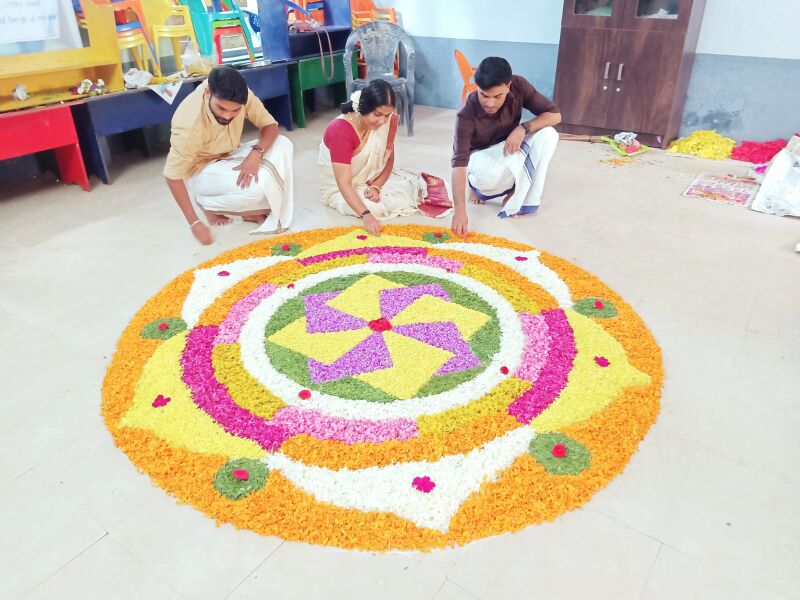 പ്രമാണം:11453 onam6.jpeg