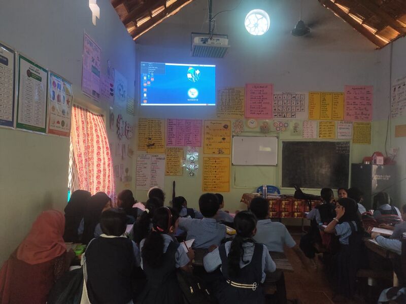 പ്രമാണം:14767 hightech classroom3.jpeg