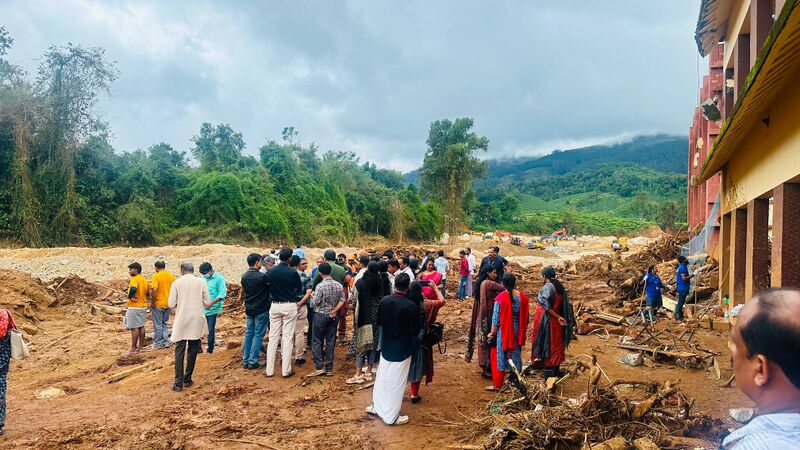 ഉരുൾപൊട്ടലിനുശേഷമുള്ള ചിത്രം - വെള്ളാർമല സ്കൂളും പരിസരവും