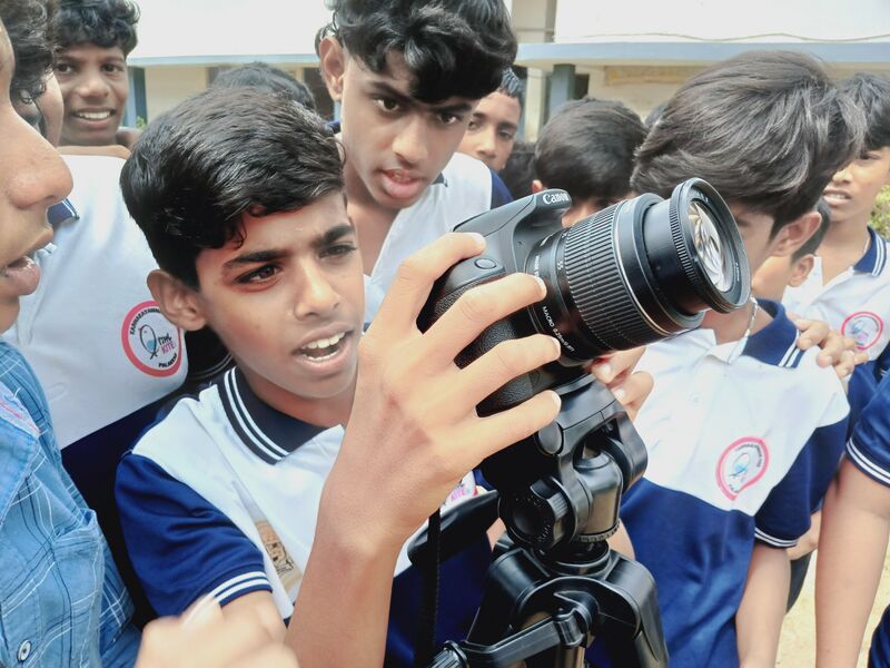 പ്രമാണം:21060-lk media camp 5.jpg