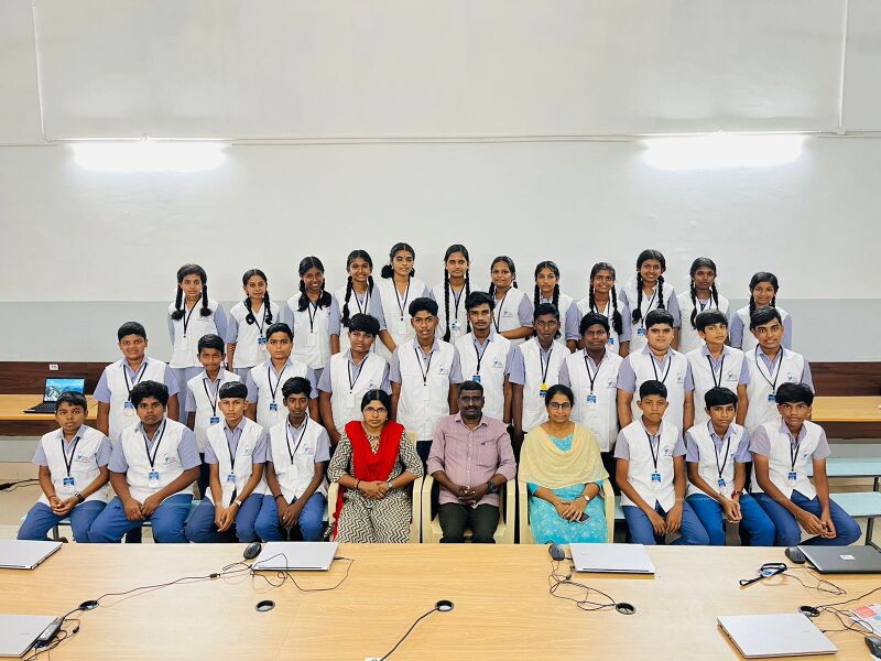 പ്രമാണം:22080-kite batch .jpeg