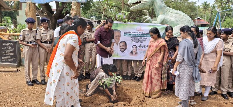 പ്രമാണം:23039 Planting tree.jpg