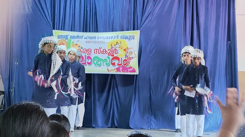 പ്രമാണം:25044 School kalolsavam 11.jpg