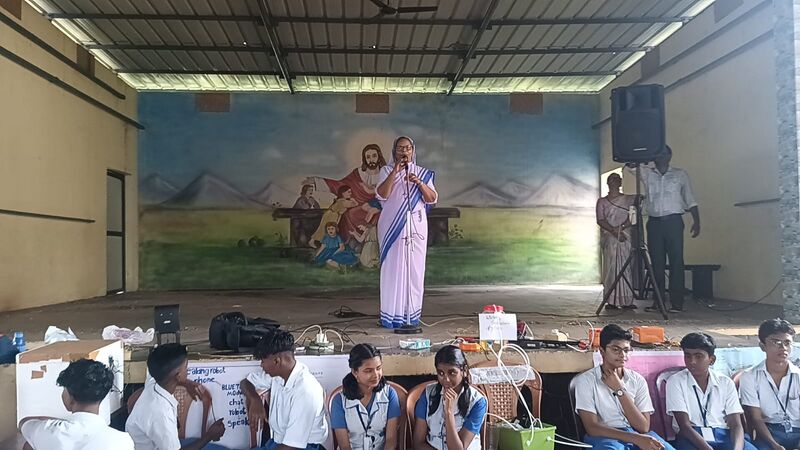 പ്രമാണം:35052 scfair 2526 5.jpg