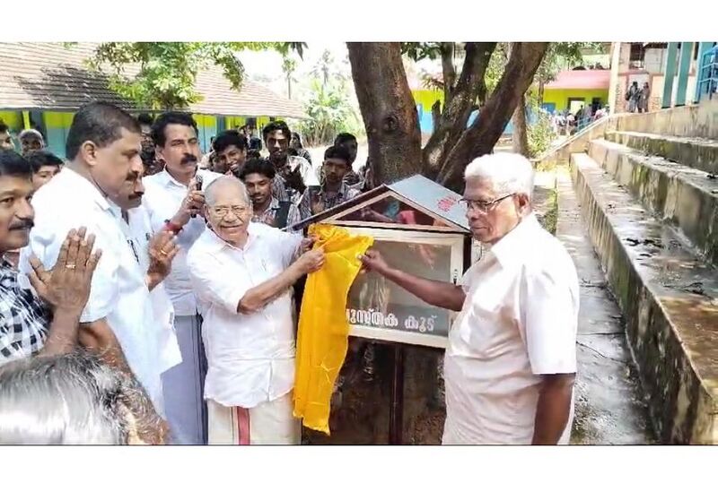 പ്രമാണം:39042 pusthaka koodu.jpeg