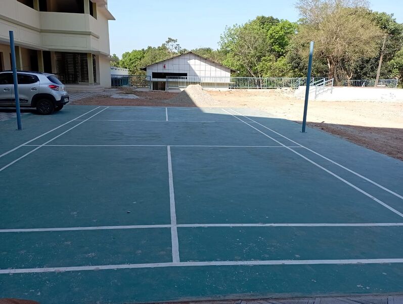 പ്രമാണം:42011 playbatminton.jpg
