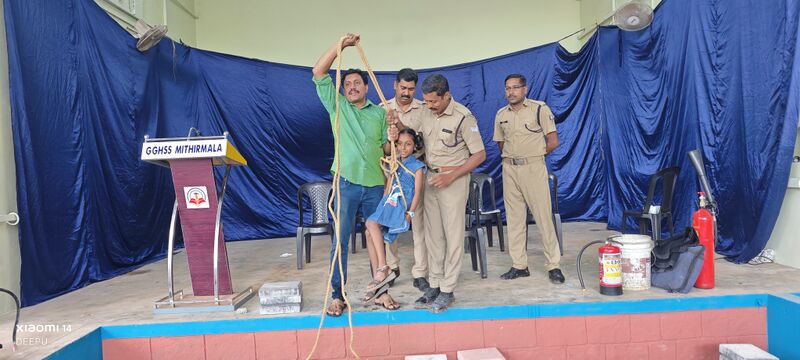 പ്രമാണം:42027 fire1.jpg