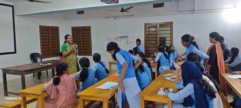 പ്രമാണം:42027 reading day2.jpg