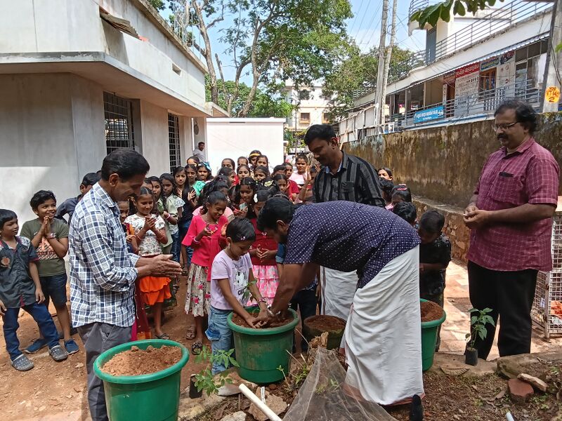 പ്രമാണം:43422-lpg 22.jpg