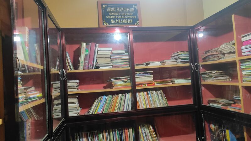 പ്രമാണം:സ്കൂൾ ലൈബ്രറി.jpeg