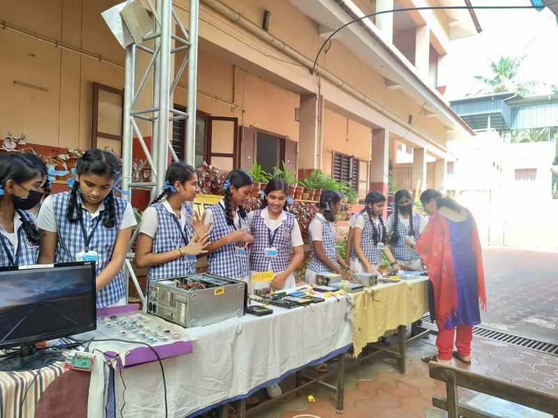 പ്രമാണം:16002 ITFEST9.jpeg