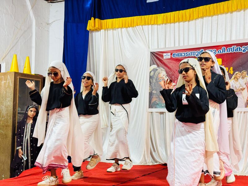 പ്രമാണം:16762 2 artsday.jpeg