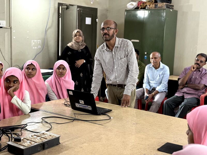 പ്രമാണം:19009-lk digital Magazine -HM Realease.jpg