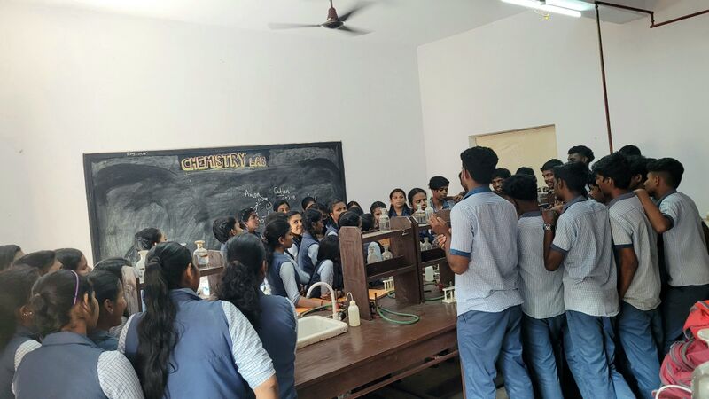 പ്രമാണം:42022Hightech Chemistry lab.jpg