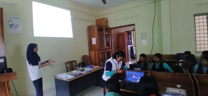 പ്രമാണം:42042 ROBOTICS CLASS01.jpg