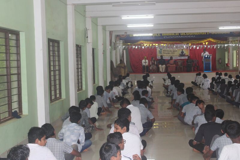 പ്രമാണം:43078-yogaday 1.resized.JPG